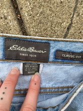 Load image into Gallery viewer, Eddie Bauer Flower Pocket